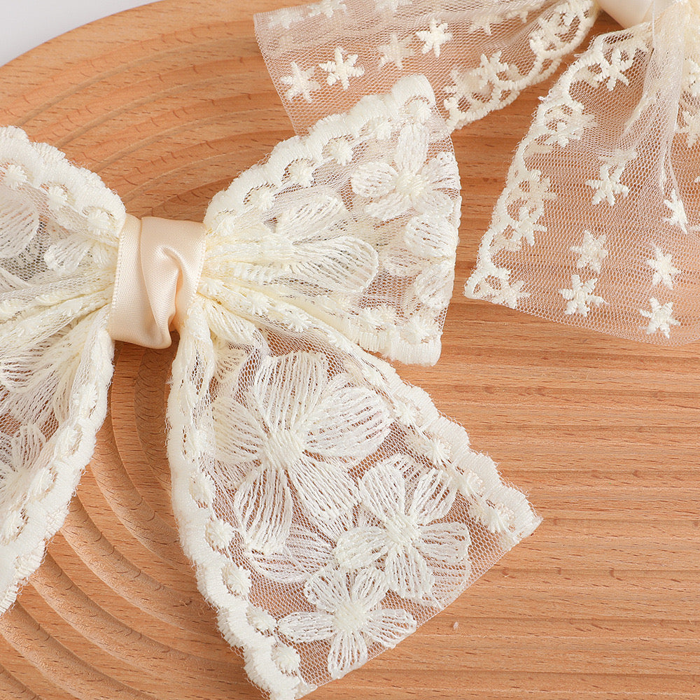 moño blanco y negro de encaje, codigo W164F – accesorios al mayoreo julia