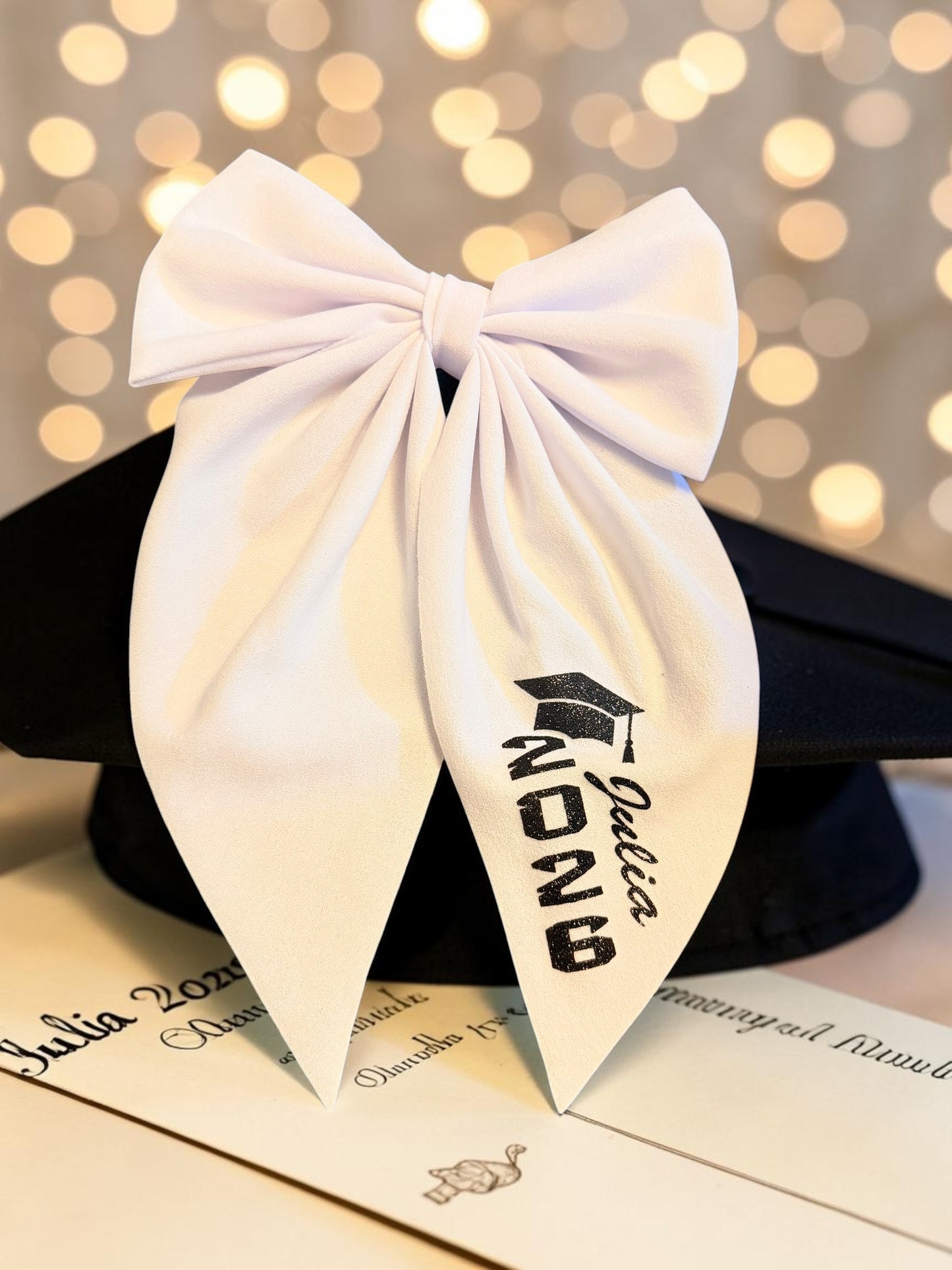 Moño de graduacion para personalizar, elige el color que tu deseas al final de tu compra en las notas de tu pedido.