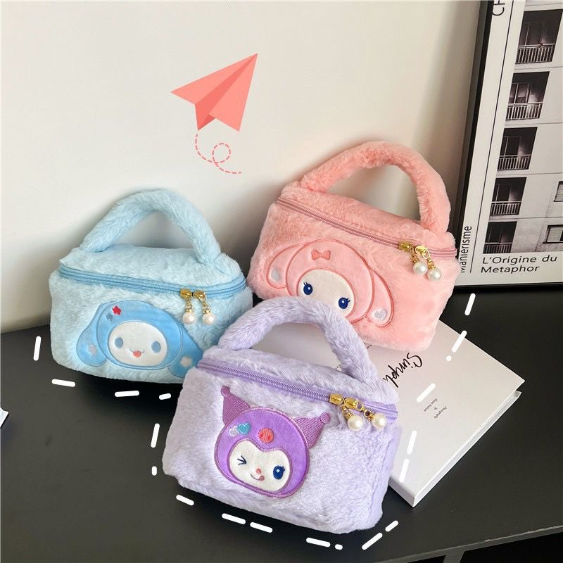 Bolso tipo cosmetiquera de peluche, al azar, codigo a95